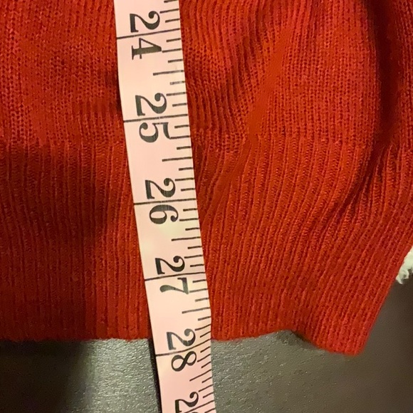 Dressbarn red fold over shoulder tasseled lightweight sweater sz large - Picture 9 of 13